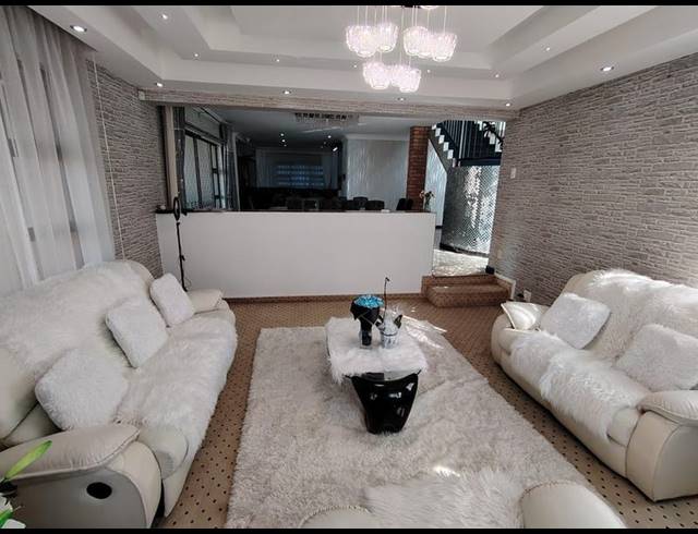 5 BEDROOM HOUSE FOR SALE IN SOMERSET PARK